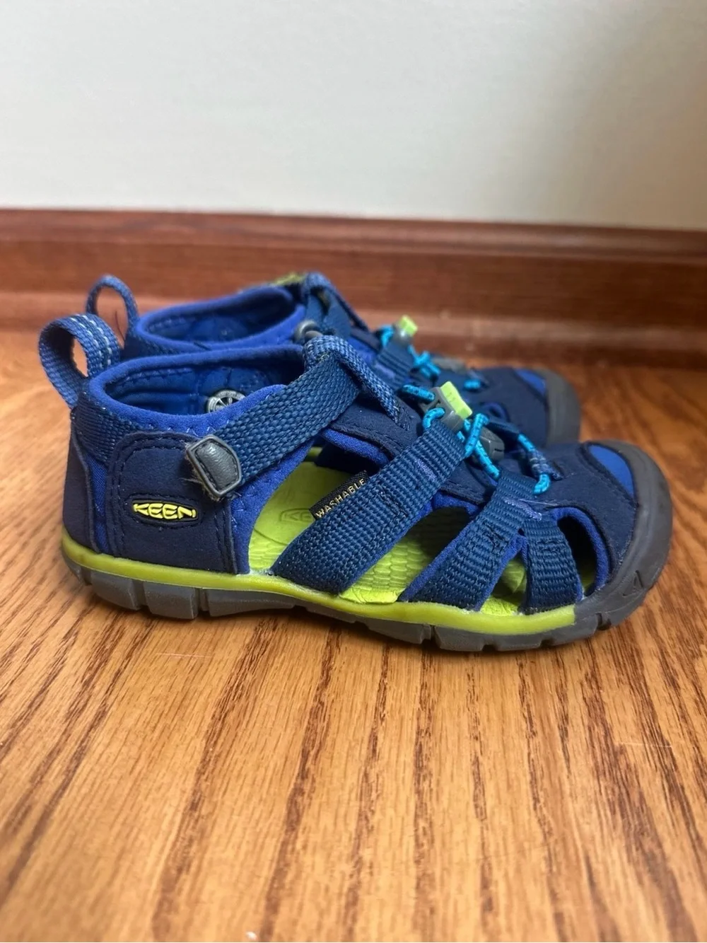 KEEN CNX Seacamp Sandals Boys Size 9 Blue/Green
